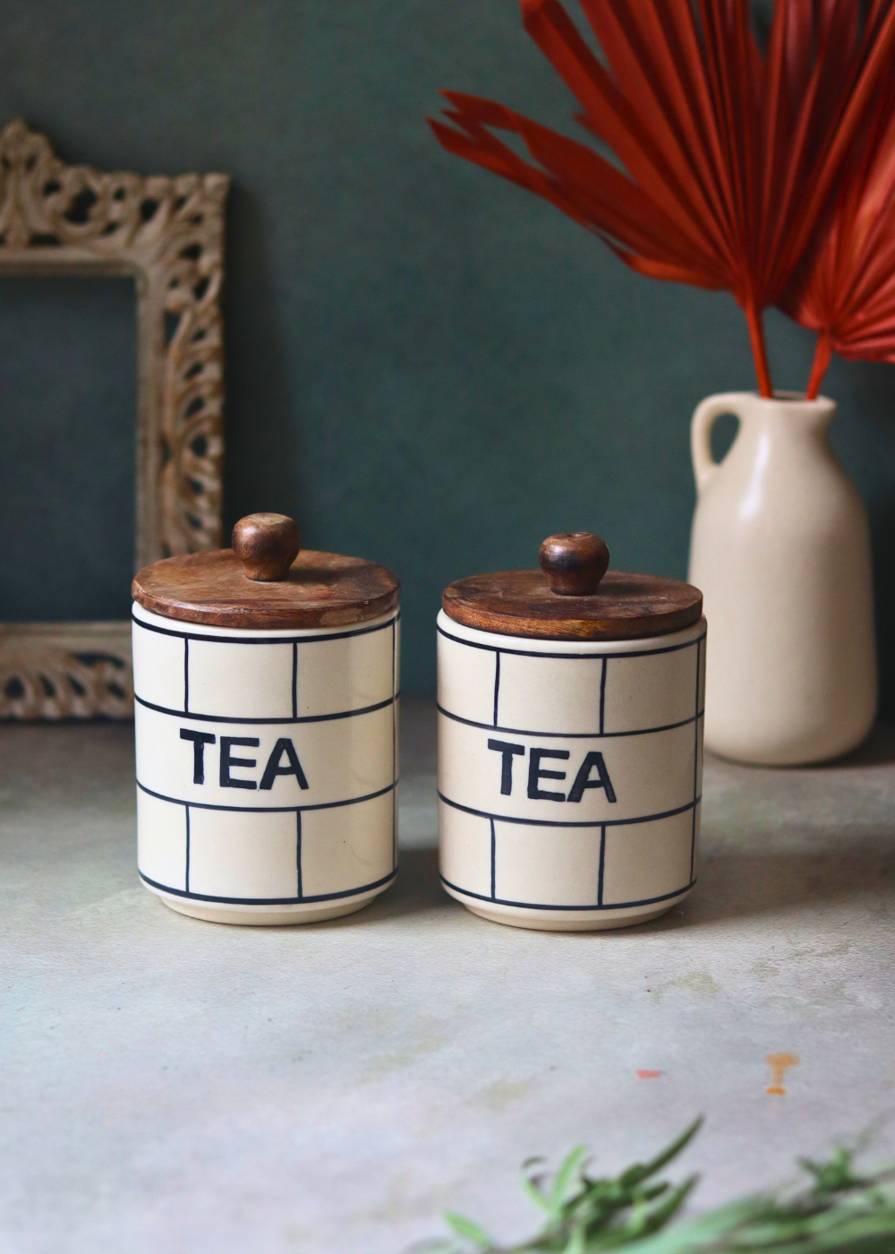 Chequered tea jars wooden lid