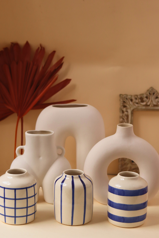 essential vases with white & blue colors