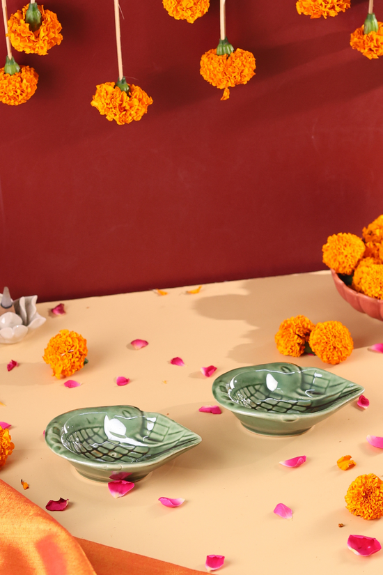 Duck agarbati stands with flowers 