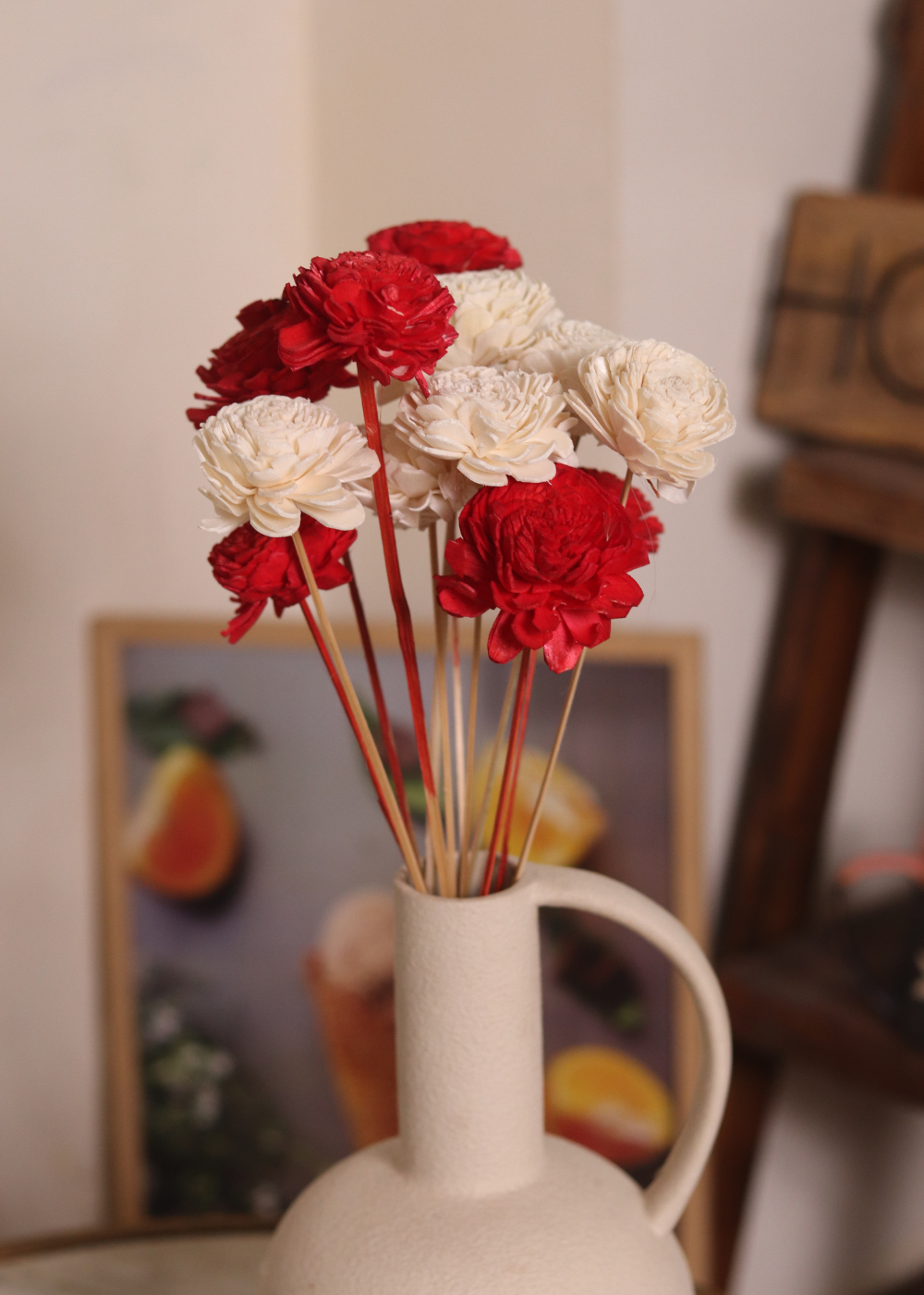Red & white roses bunch in vase