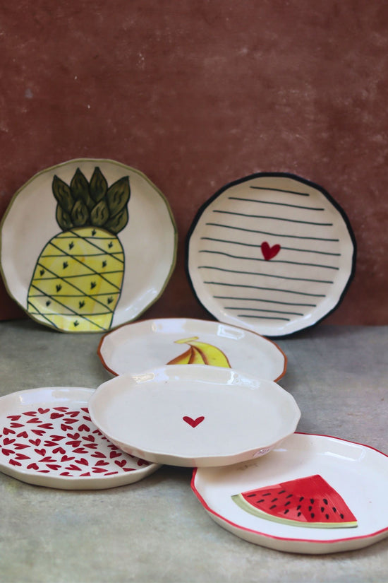 Set of 6 Plates (For the price of 5)