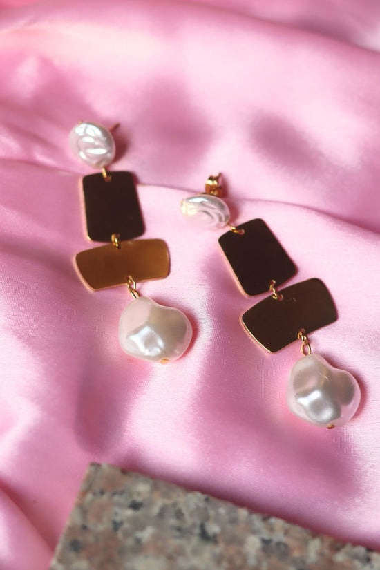 Dangling Pearl Earrings with premium quality material