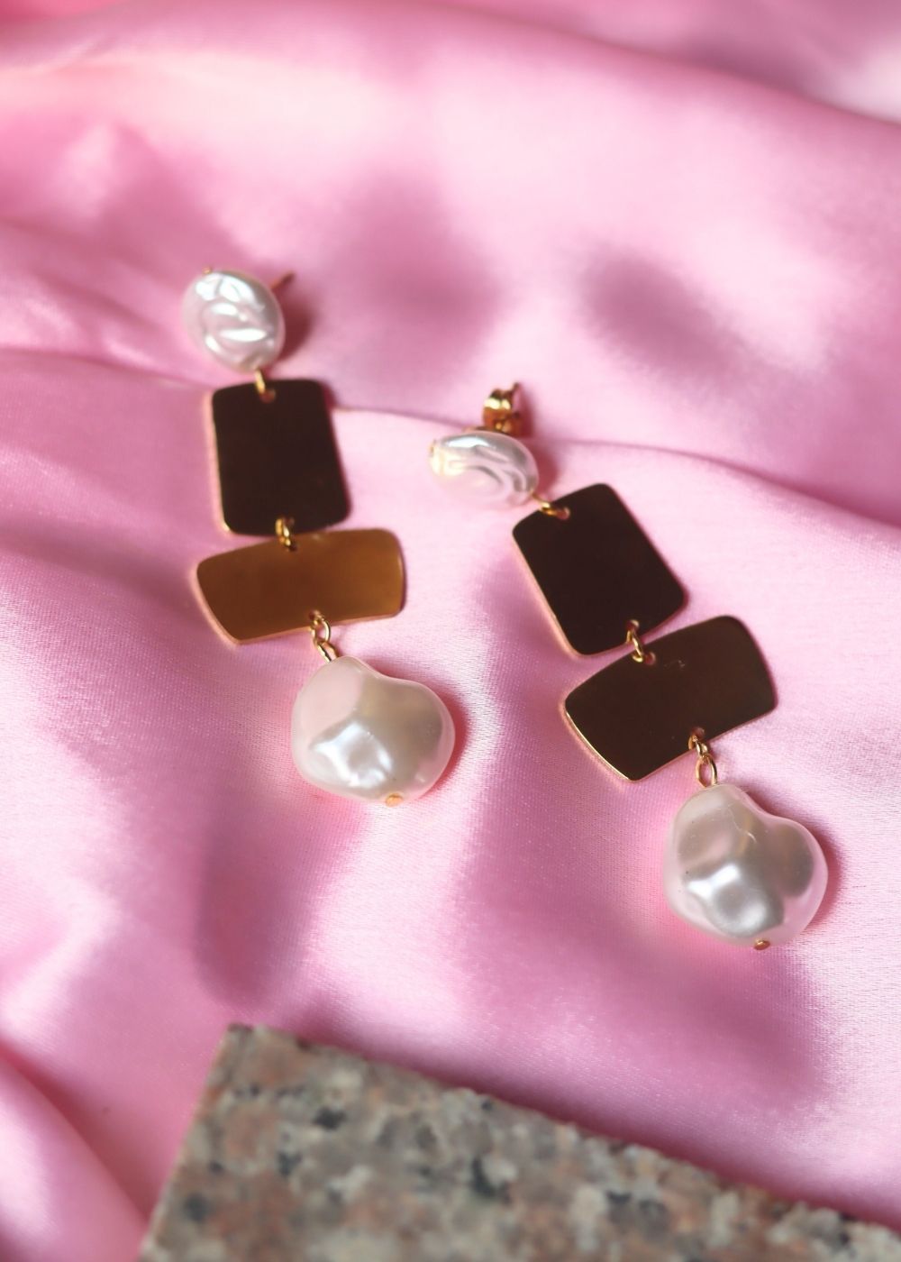 Dangling Pearl Earrings with premium quality material