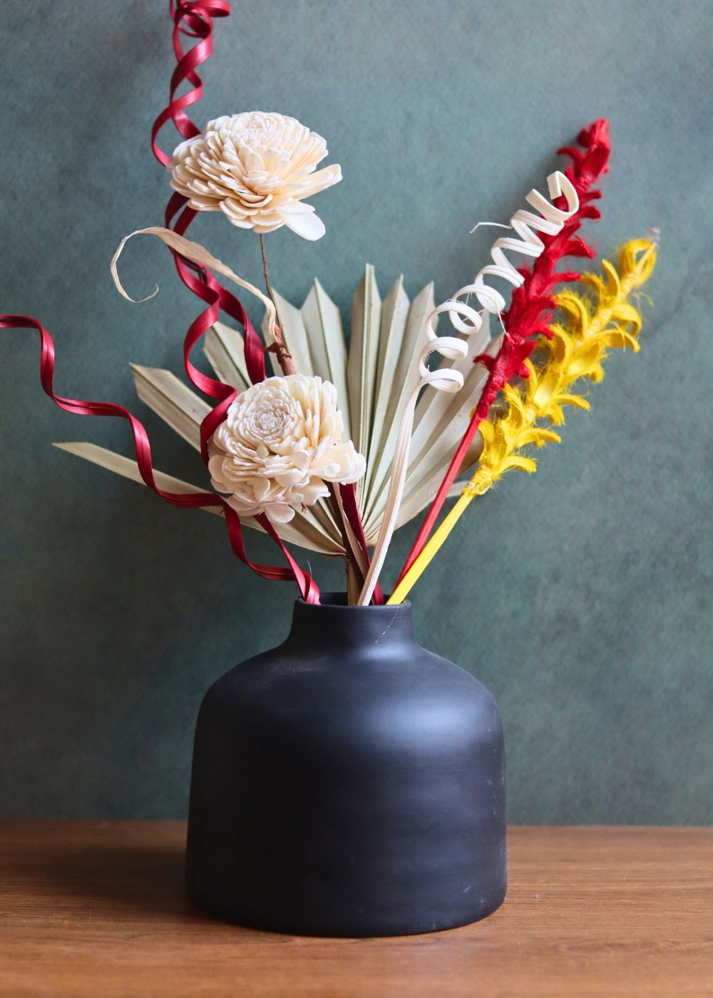 Handmade black round vase with assorted bunch combo