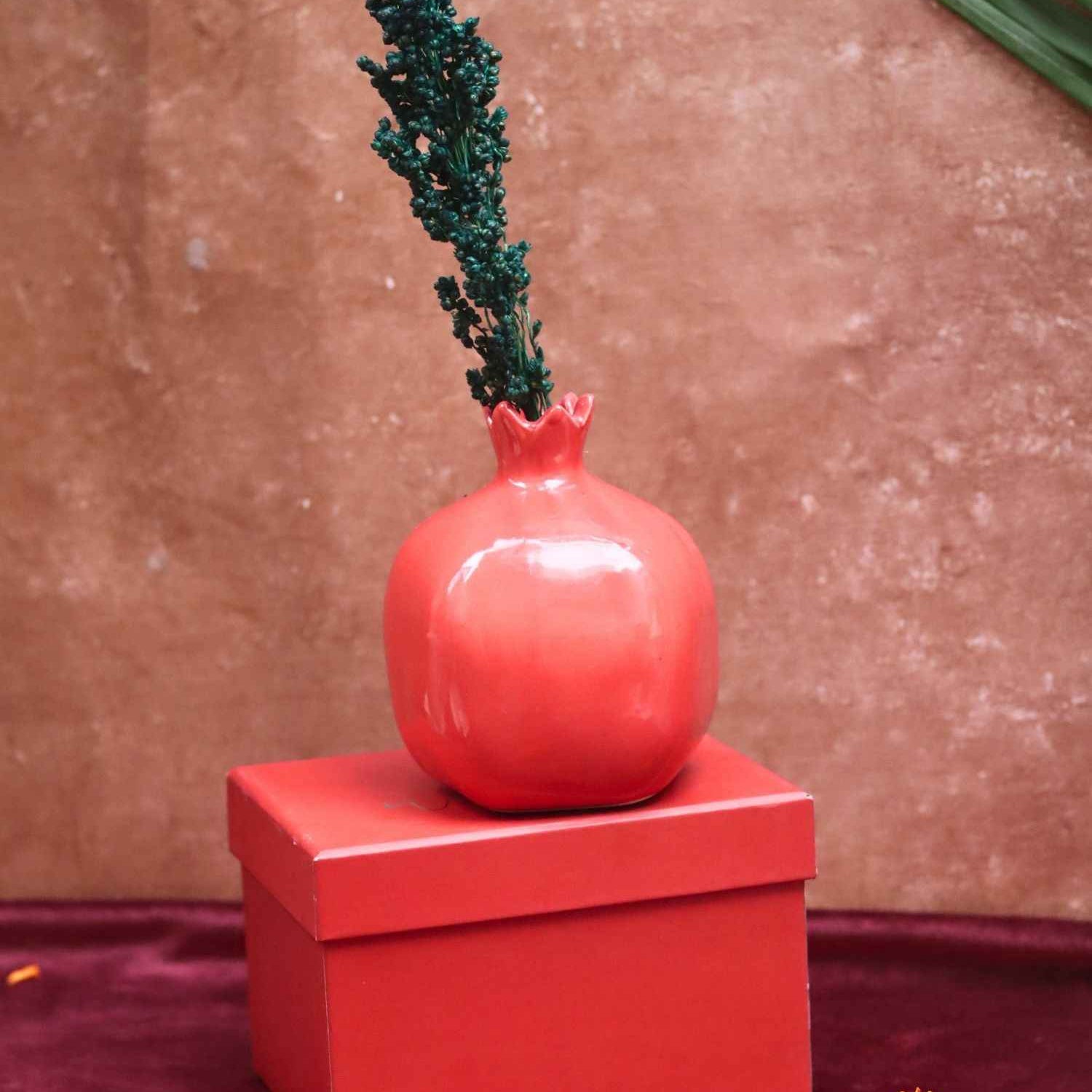 Red Anar Vase Gift Box