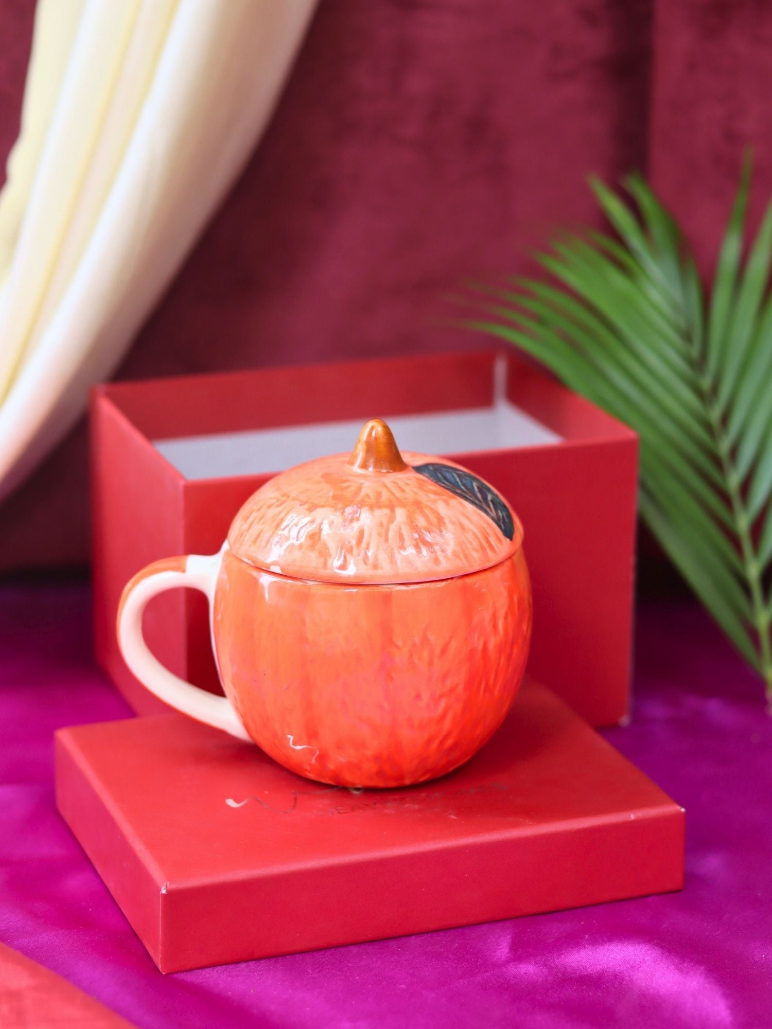 Orange Mug With Lid in a Gift Box made by ceramic