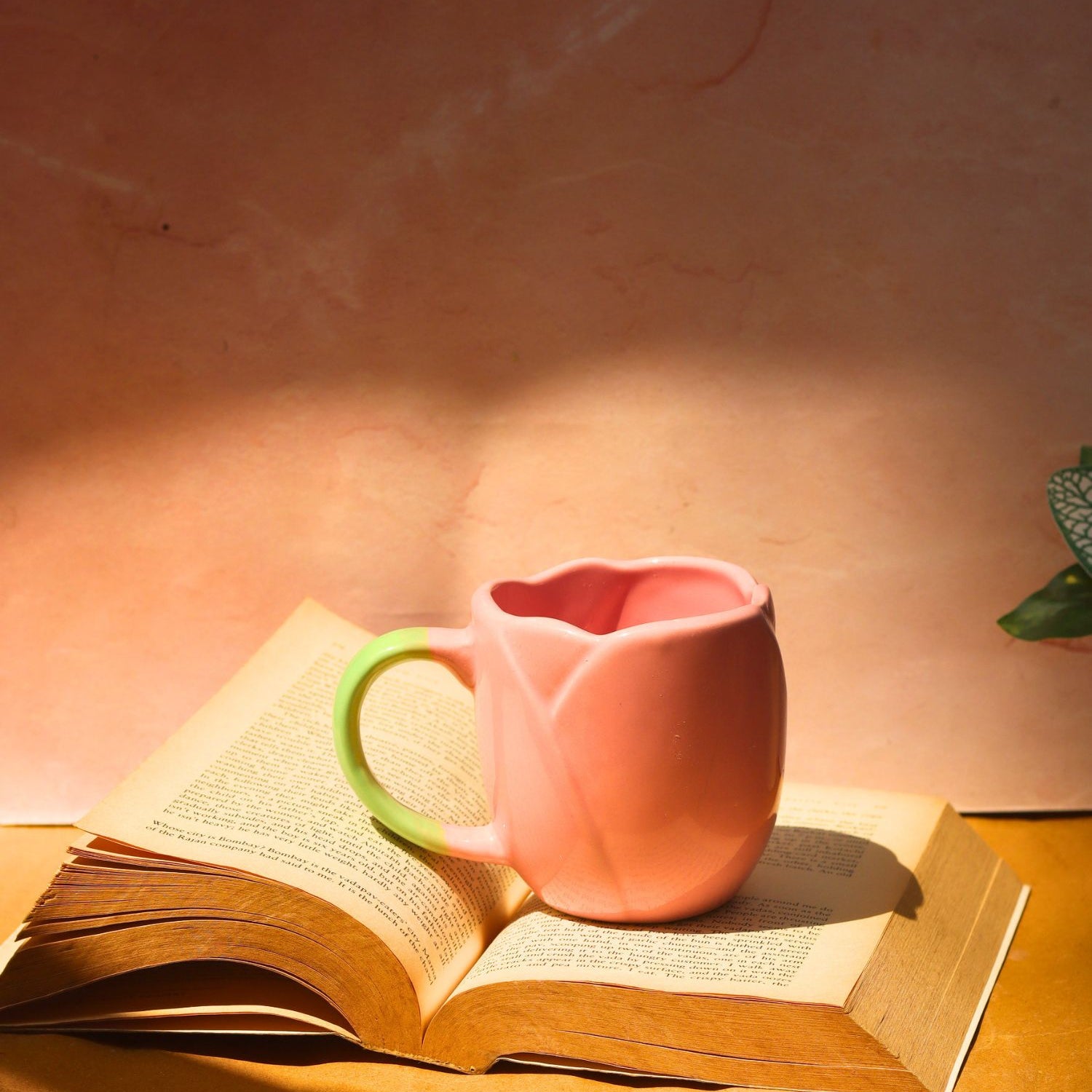 Tulip Coffee Mug - Pink made by ceramic