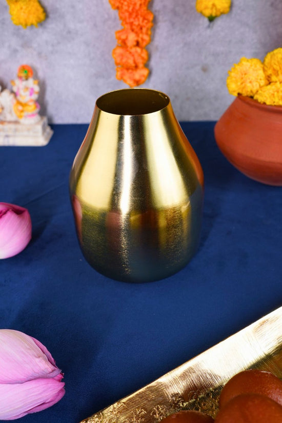 Glowing Ember Vase for this festival