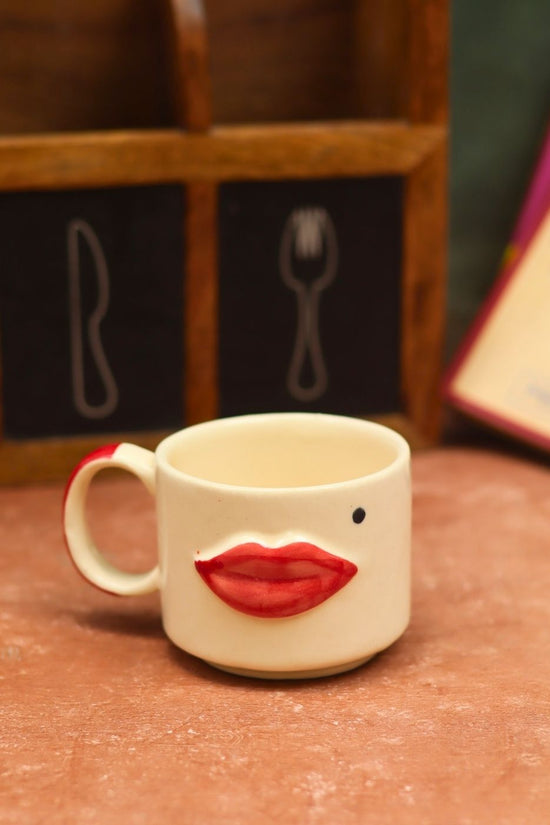 Kiss Mug made by ceramic