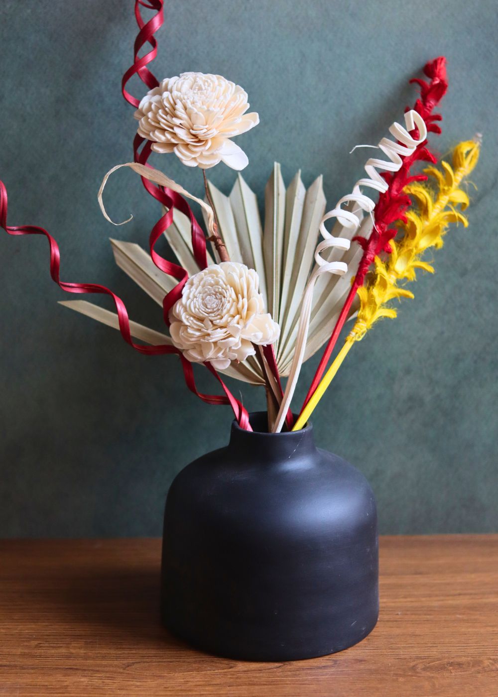 black round vase with assorted bunch combo handmade in india