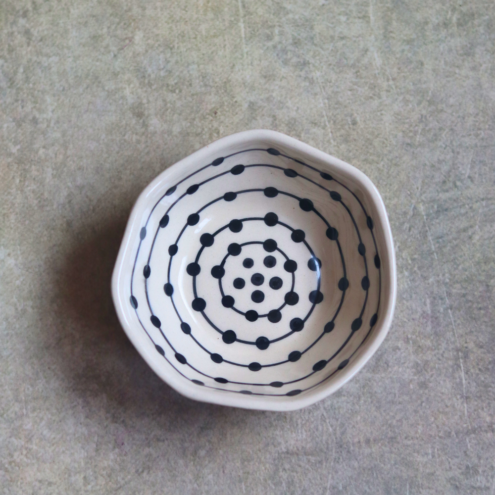 MIni black lines dot bowl