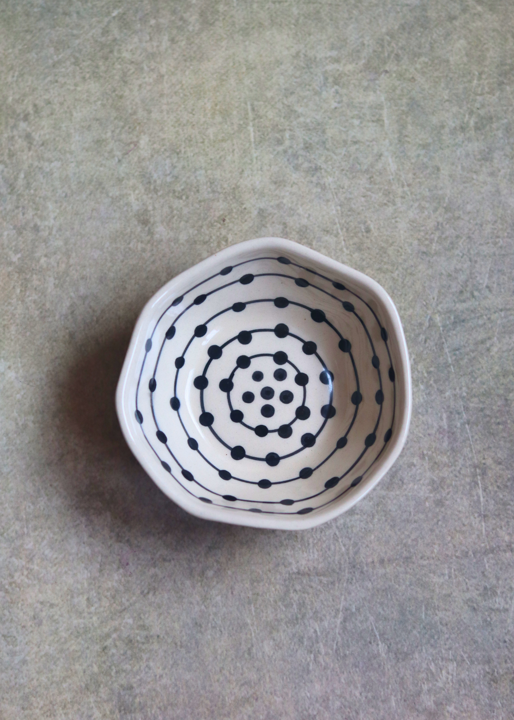 MIni black lines dot bowl