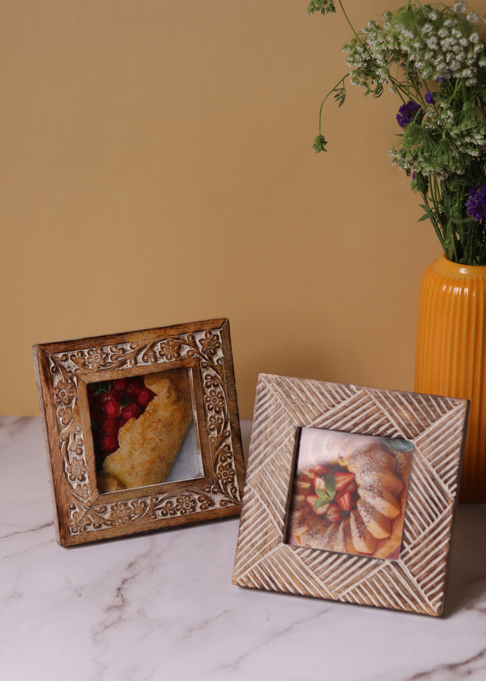 set of two wooden photo frame 