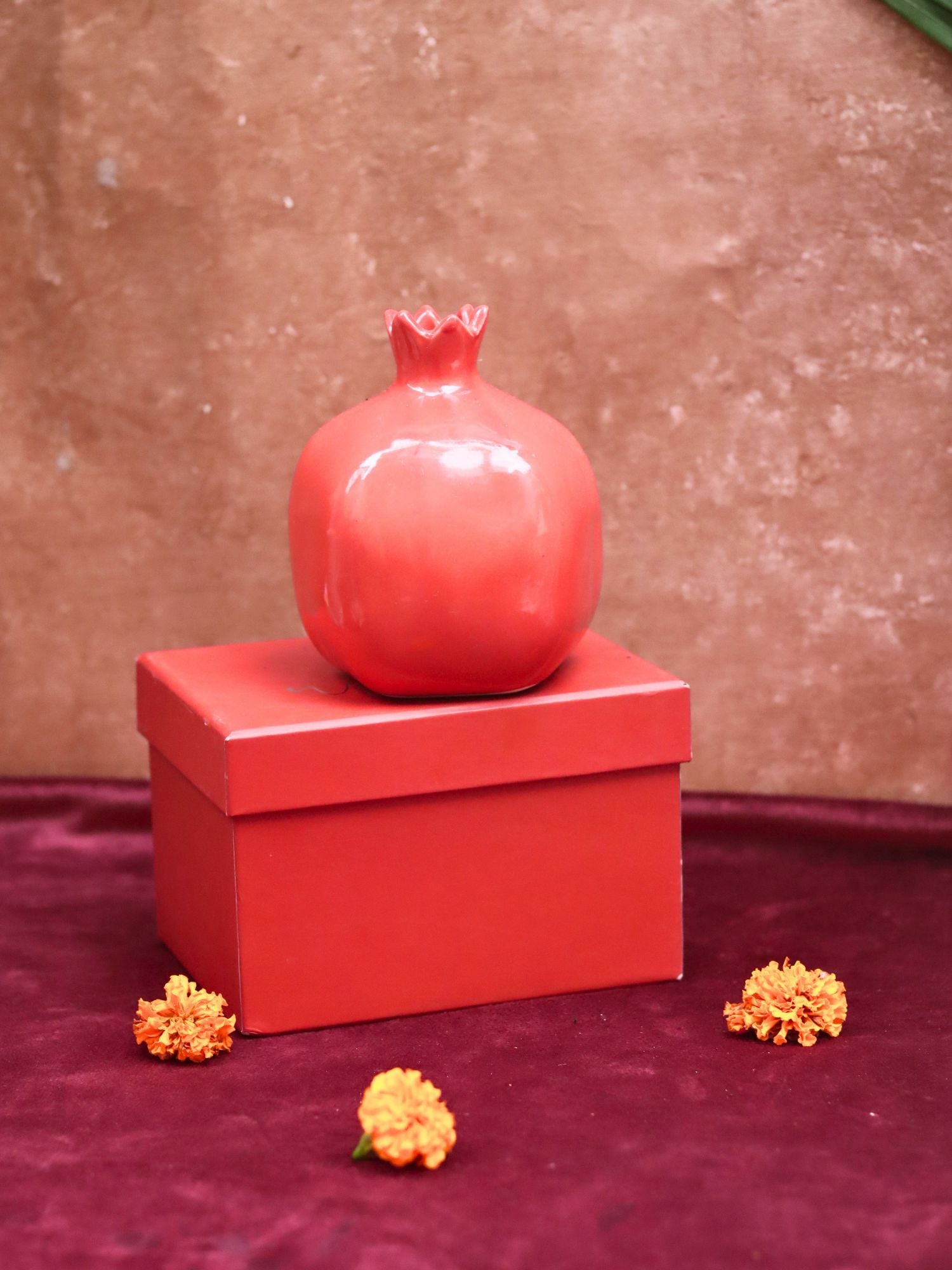 Red Anar vase Gift Box with premium quality material