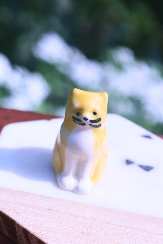 Miniature Cat made by ceramic