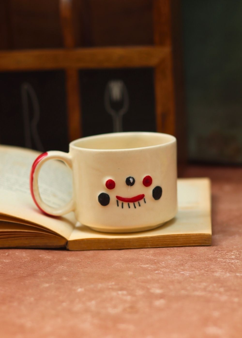 Quirky face mug made by ceramic