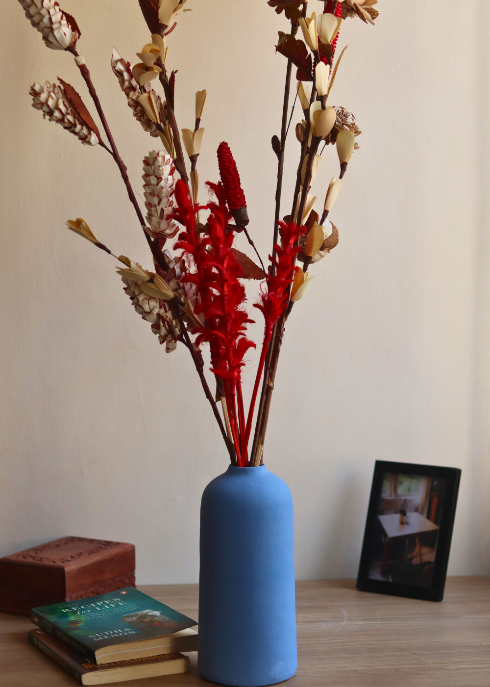 Natural flower bunch in flower vase 