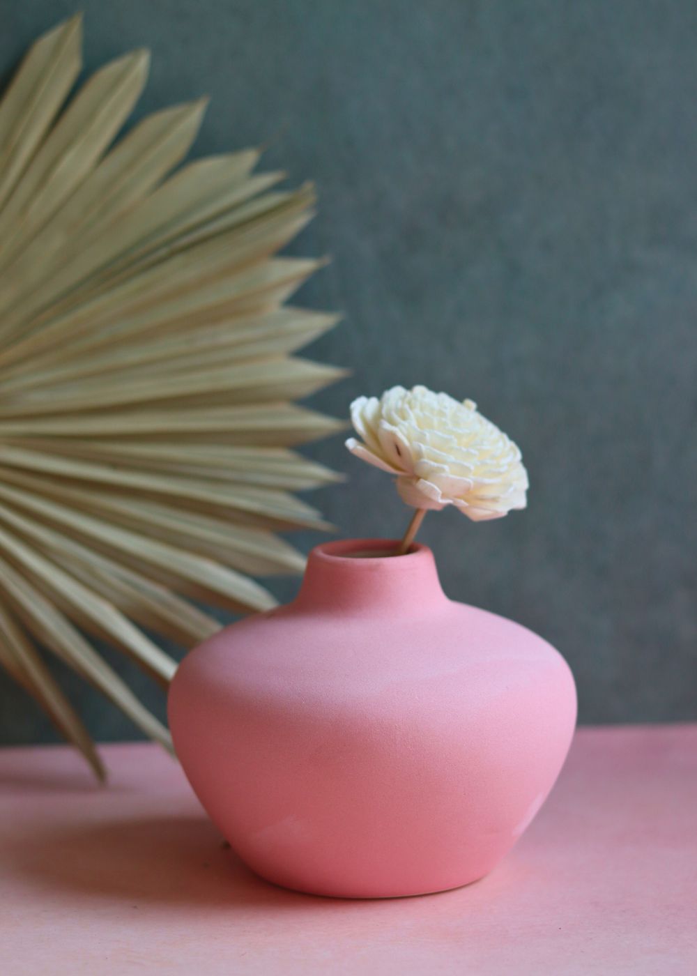 esoteric vase round pink with matte finish