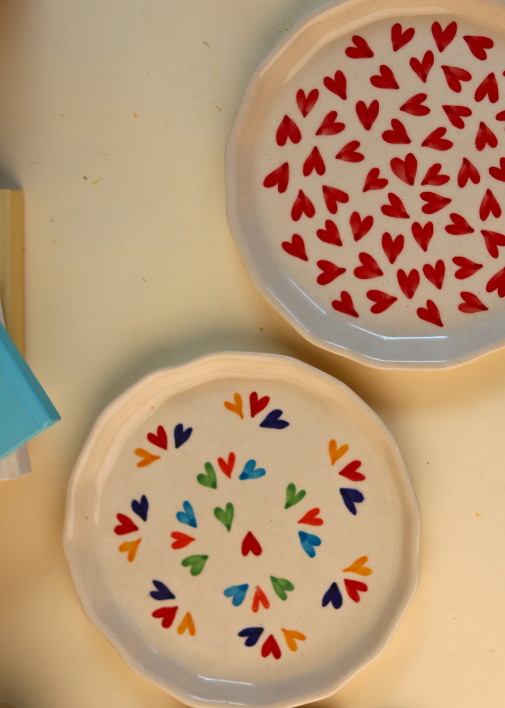 set of two snack plate with little heart design