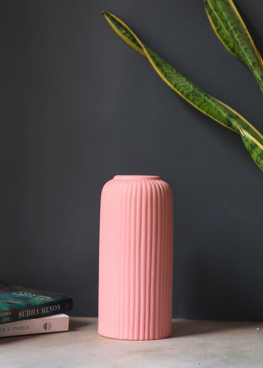 Ceramic flower vase pink ribbed stunning design - medium