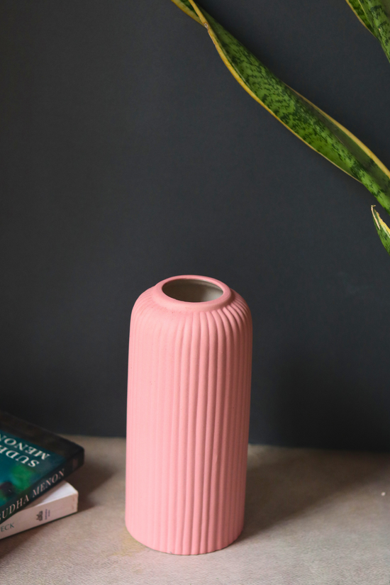 Unique design pink ribbed ceramic vase - medium