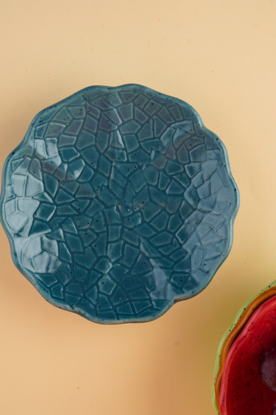 blue cabbage dessert plate with cabbage leaf design