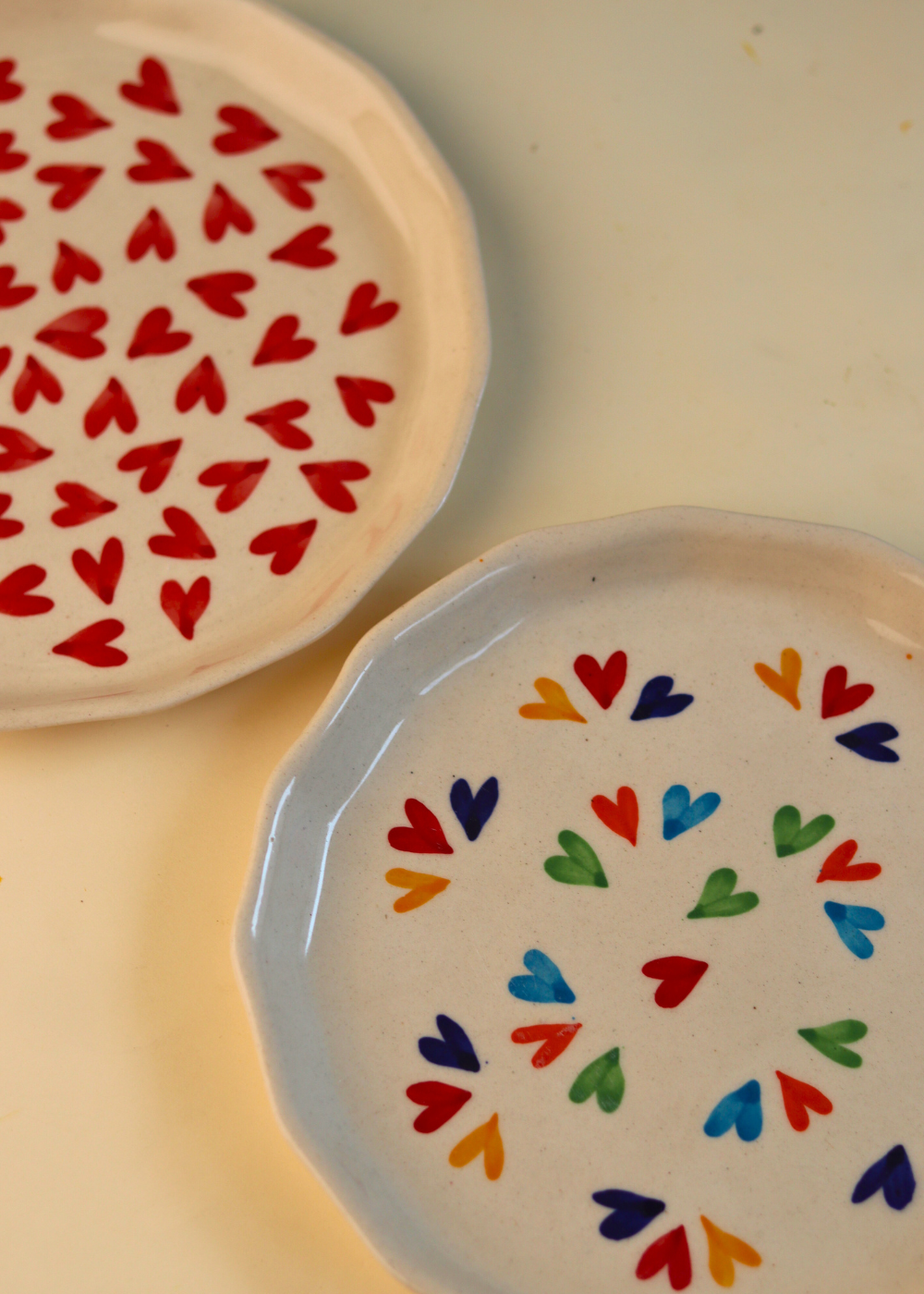 loveislove & all heart snack Plate made by ceramic 