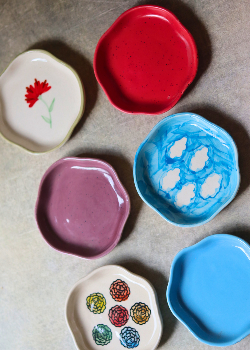 handmade colorful dessert plate made by ceramic 
