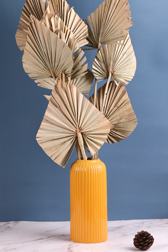 Dried small palm bunch in vase 