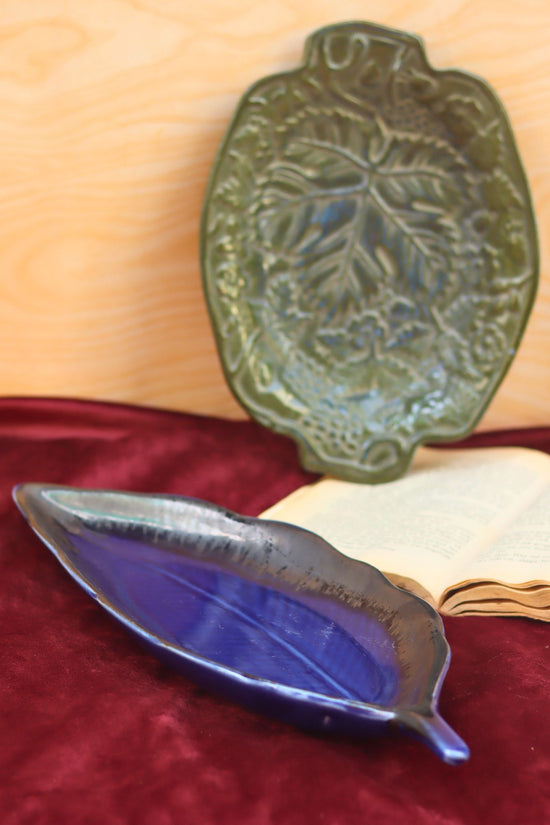 Set of 2 - Electric blue leaf platter & Green Xmas leaf platter combo with premium quality material