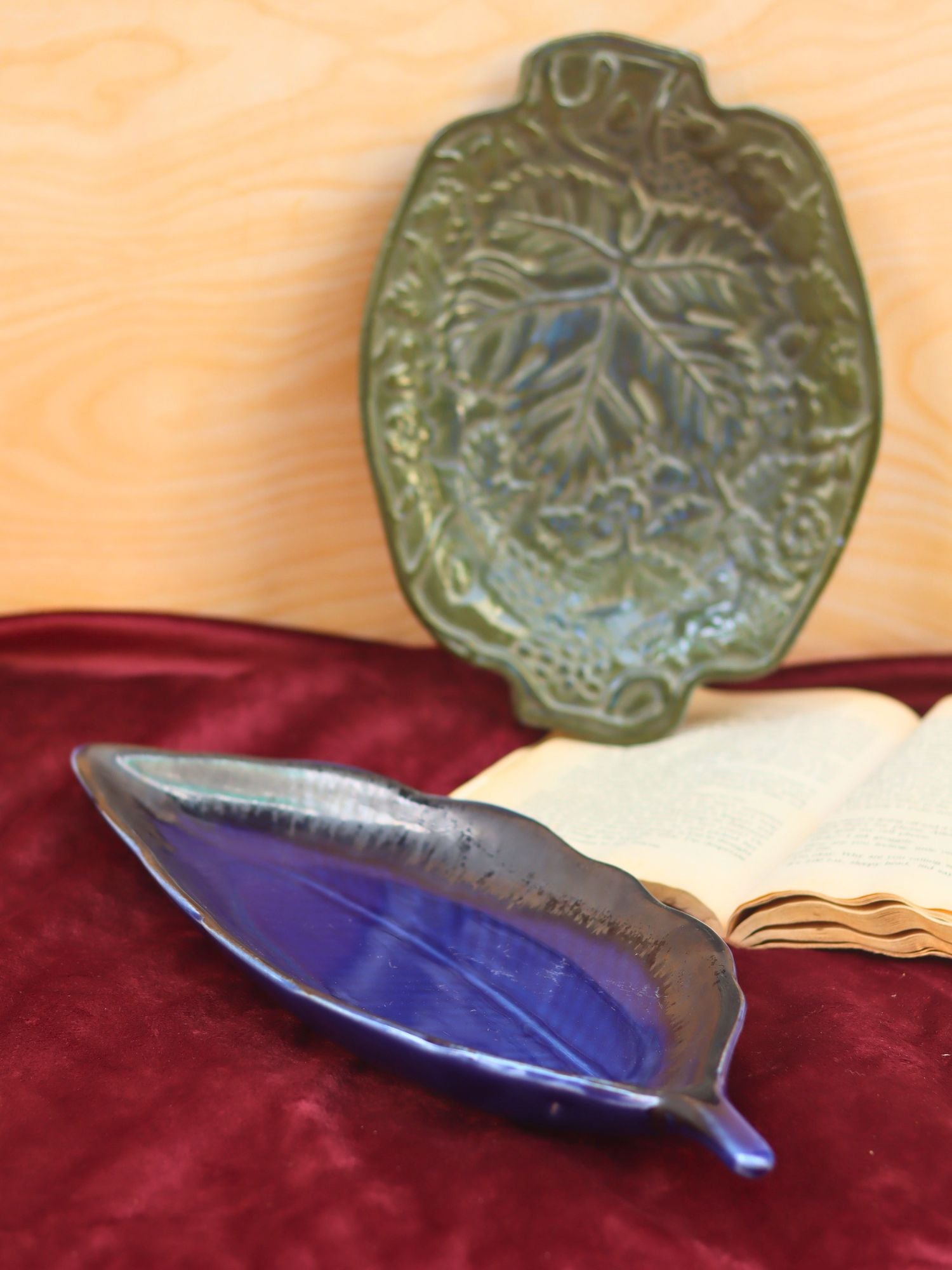 Set of 2 - Electric blue leaf platter & Green Xmas leaf platter combo with premium quality material