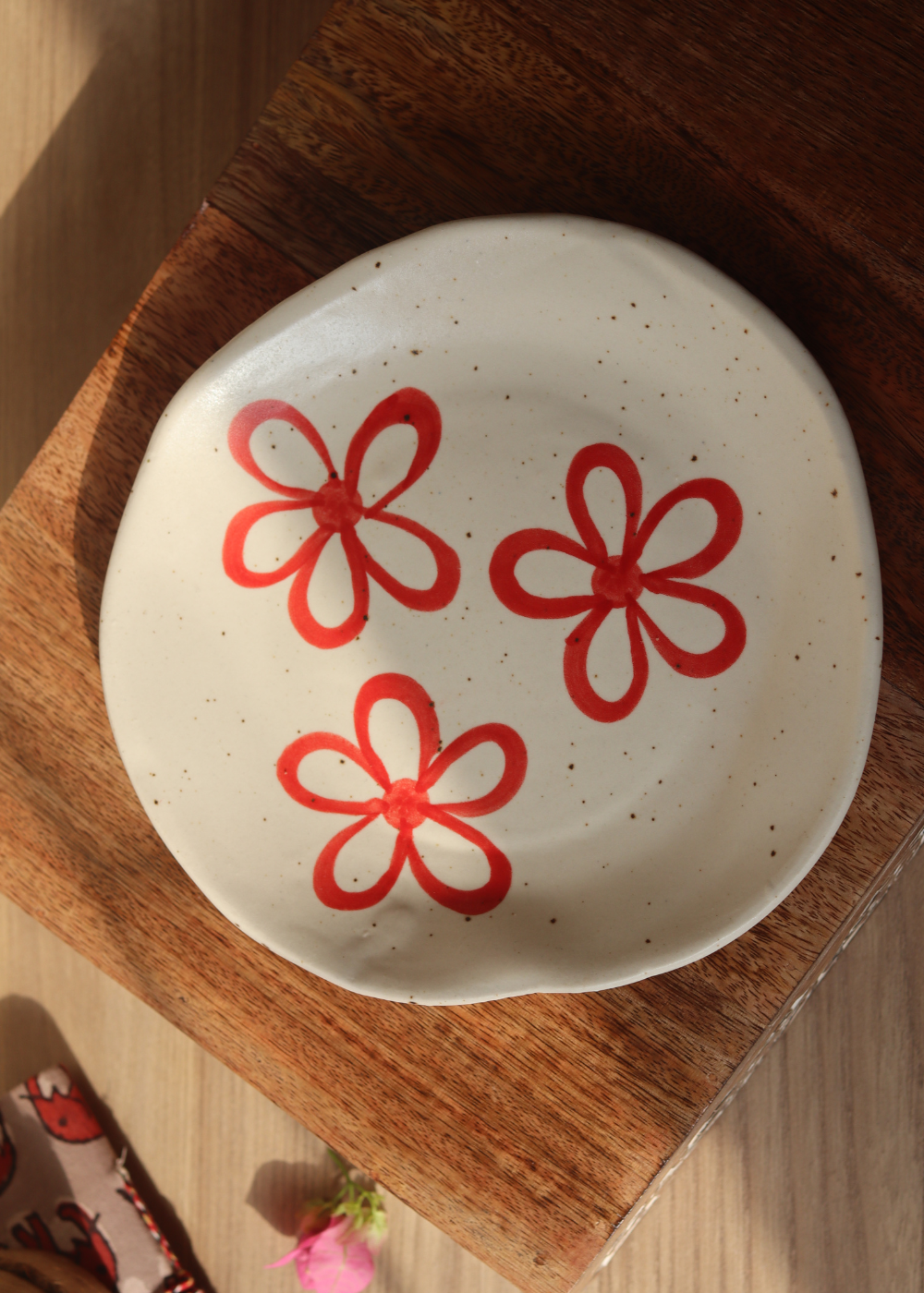 red bloom plate made with pure ceramic 