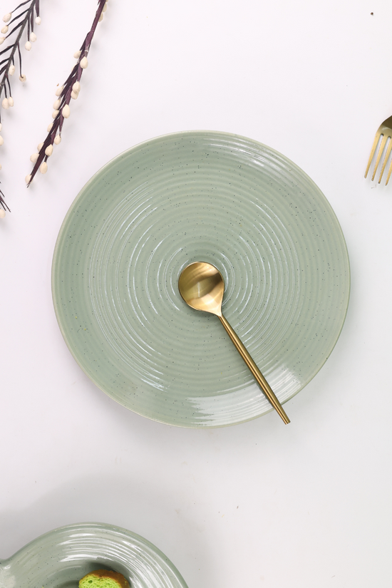 Kitchenware plate with cutlery 
