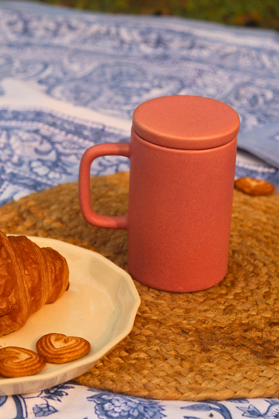 Ceramic mug with lid