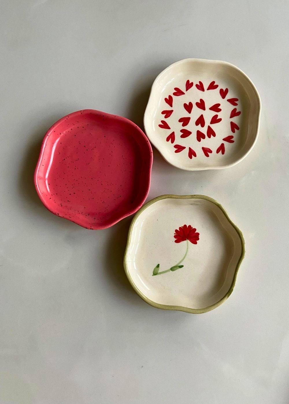 set of 3 dessert plates made by ceramic 