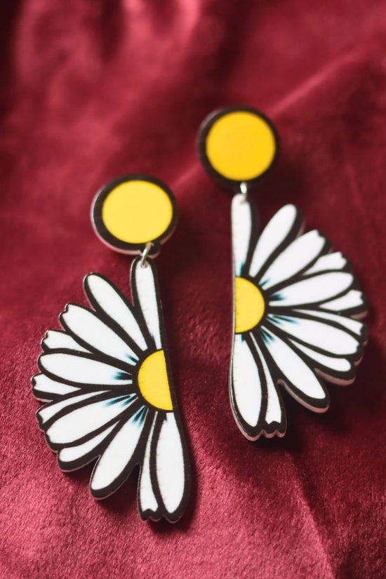 Daisy Earrings made by plastic