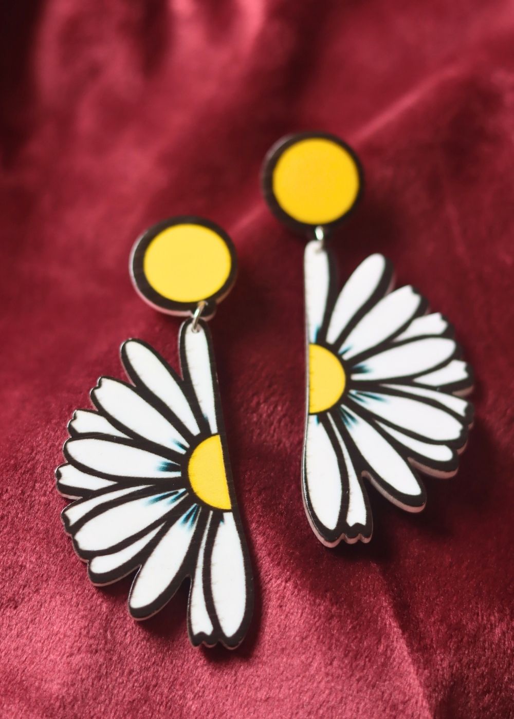 Daisy Earrings made by plastic