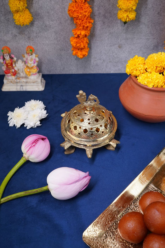 Tamra Dhoop Daan for this festival