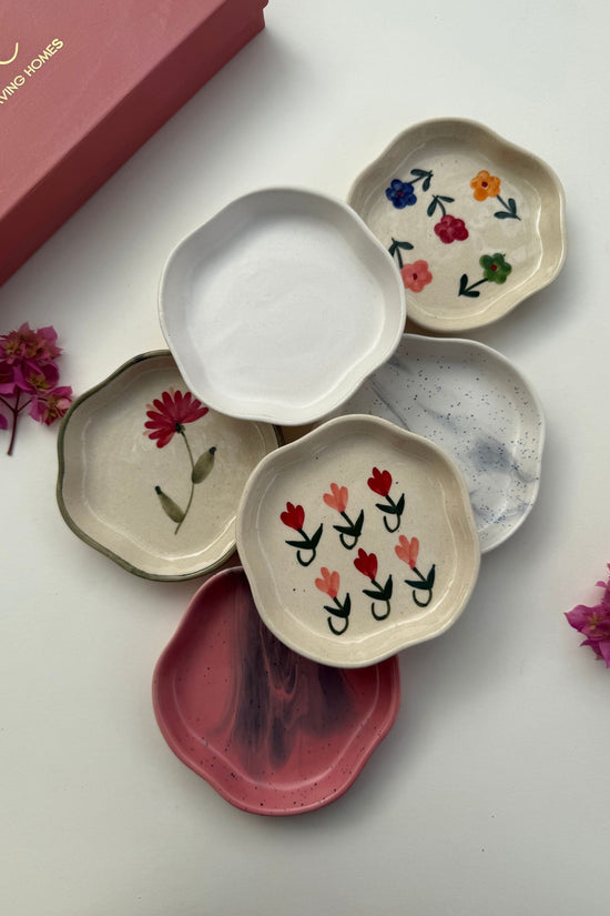 Set of 6 Chic Treats Dessert plates (for the price of 5)