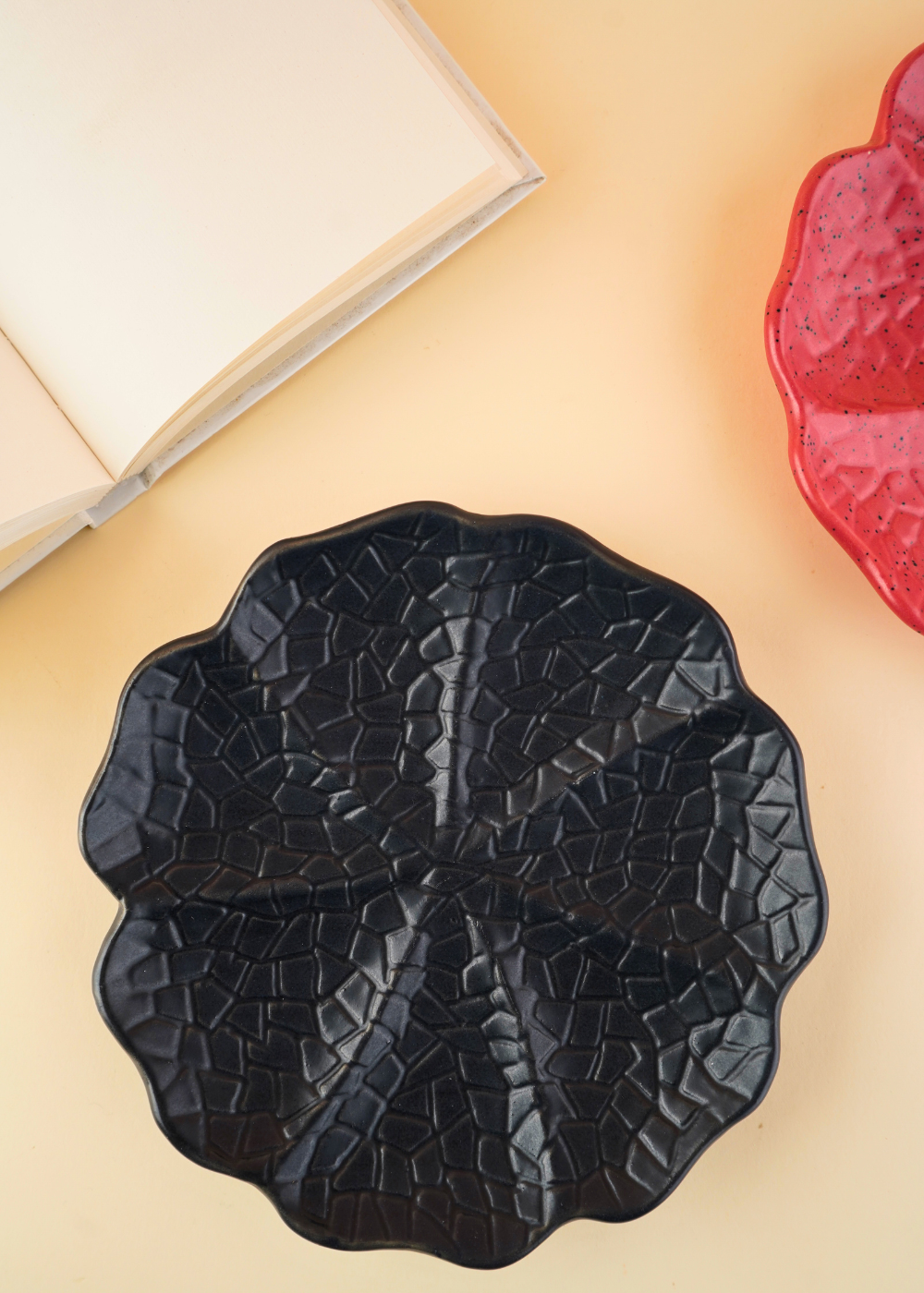 black cabbage snack plate made by ceramic 