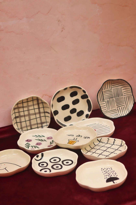 Set of 10 Black & White Bliss dessert plates combo (for the price of 7)