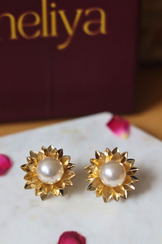 Anti tarnish Floral Shine Earring