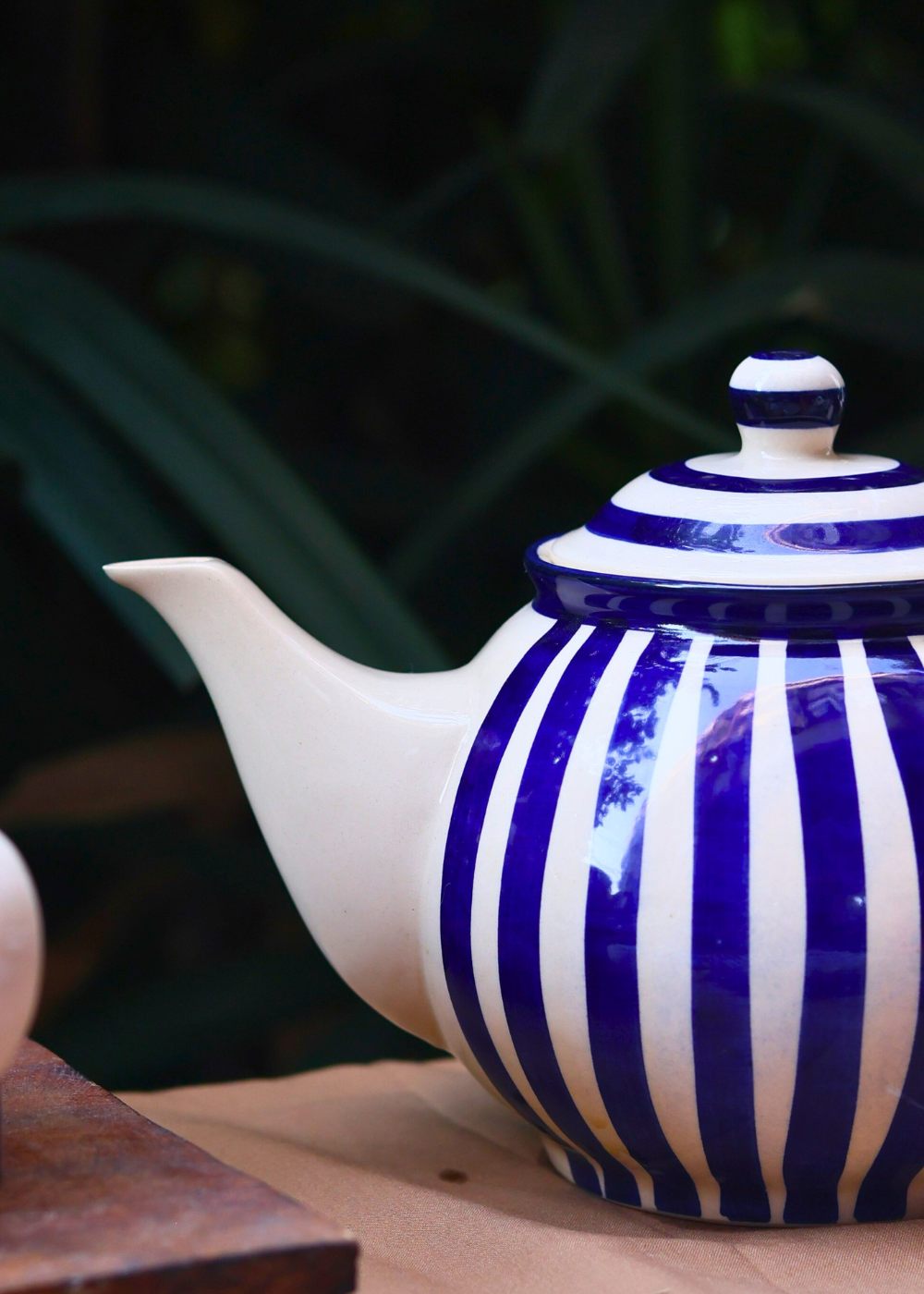 Blue stripes ceramic tea pot 