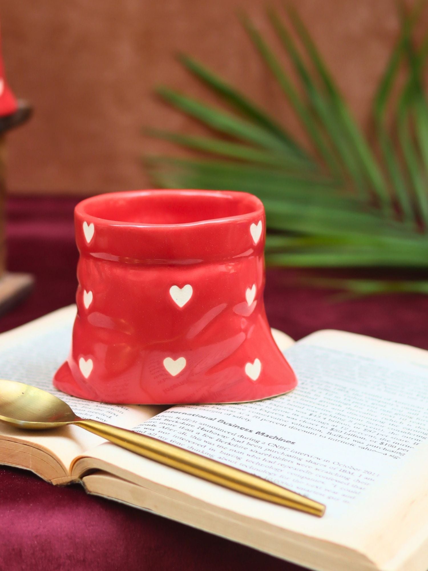 Red Heart Pouch Mug made by ceramic
