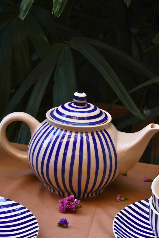 Thin stripes ceramic tea pot 