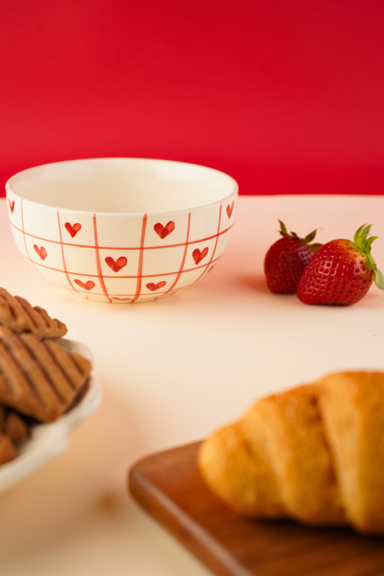 red chequered heart bowl with red & white color