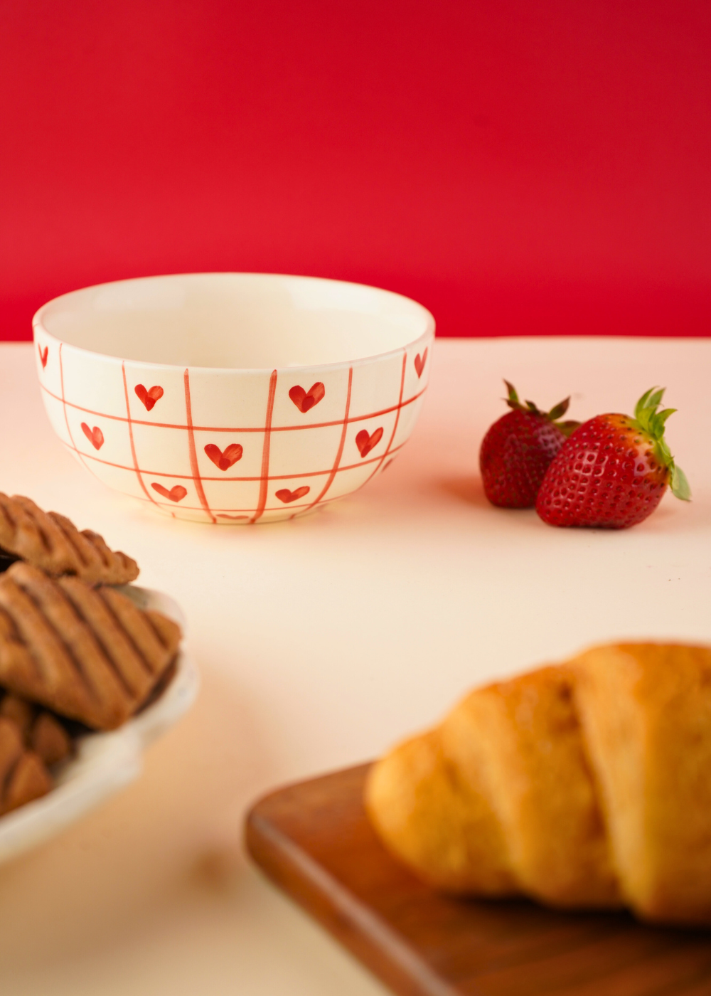 red chequered heart bowl with red & white color