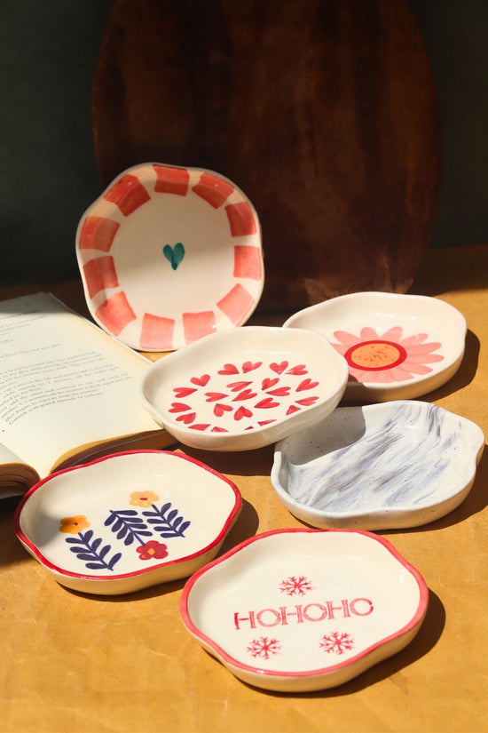 Set of 6 Chic Dessert Plates (for the price of 5)