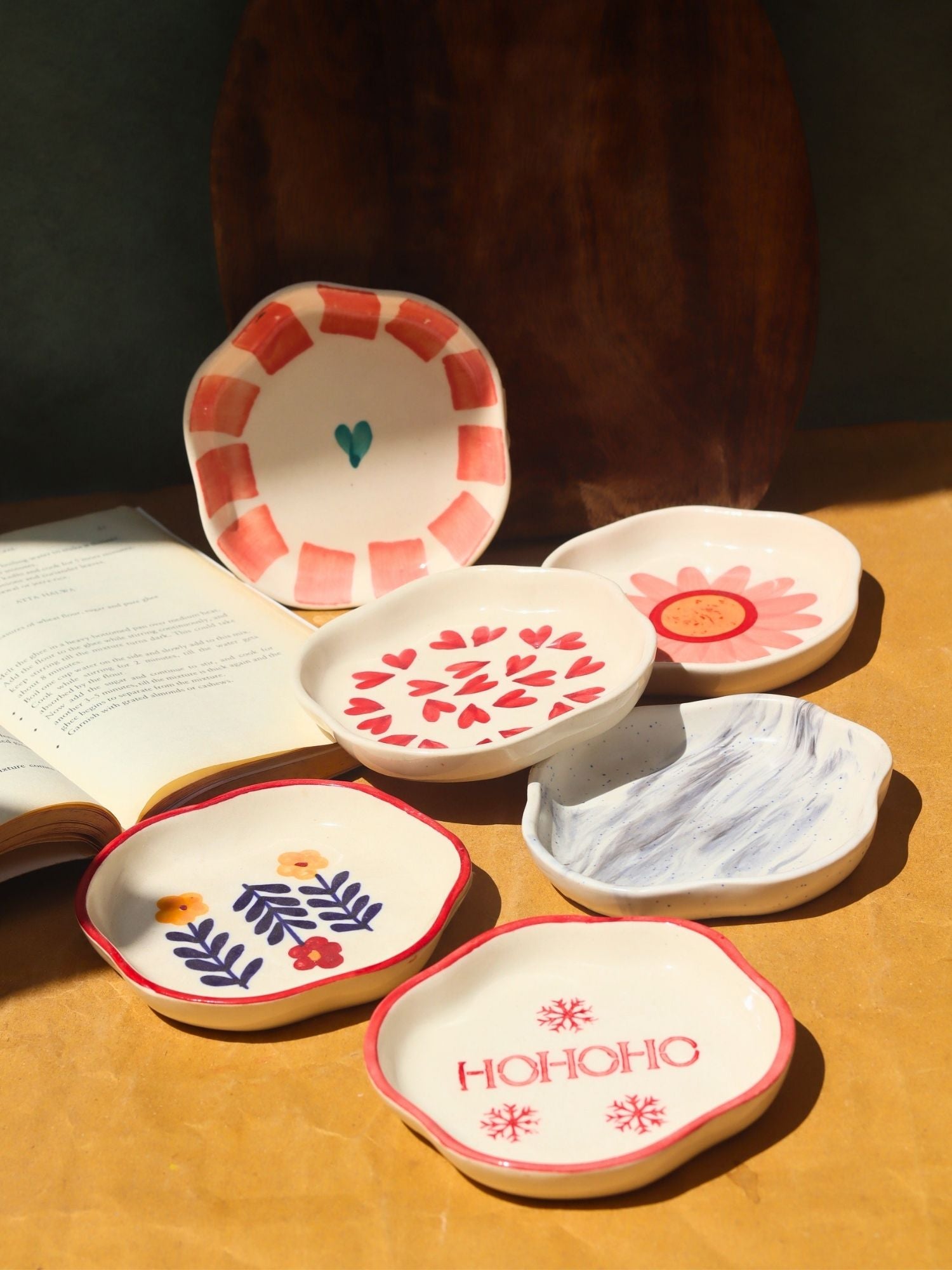 Set of 6 Chic Dessert Plates (for the price of 5)
