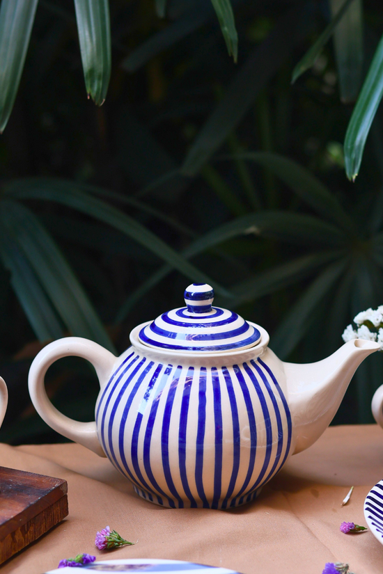 Thin stripes tea pot